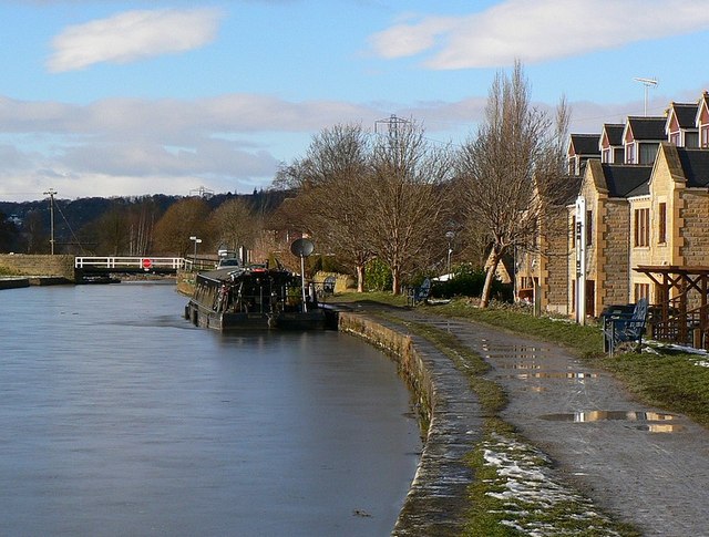 File:Icy Canal - geograph.org.uk - 1154751.jpg