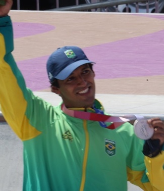 Kelvin Hoefler, do skate, garante a 1ª medalha do Brasil nos Jogos