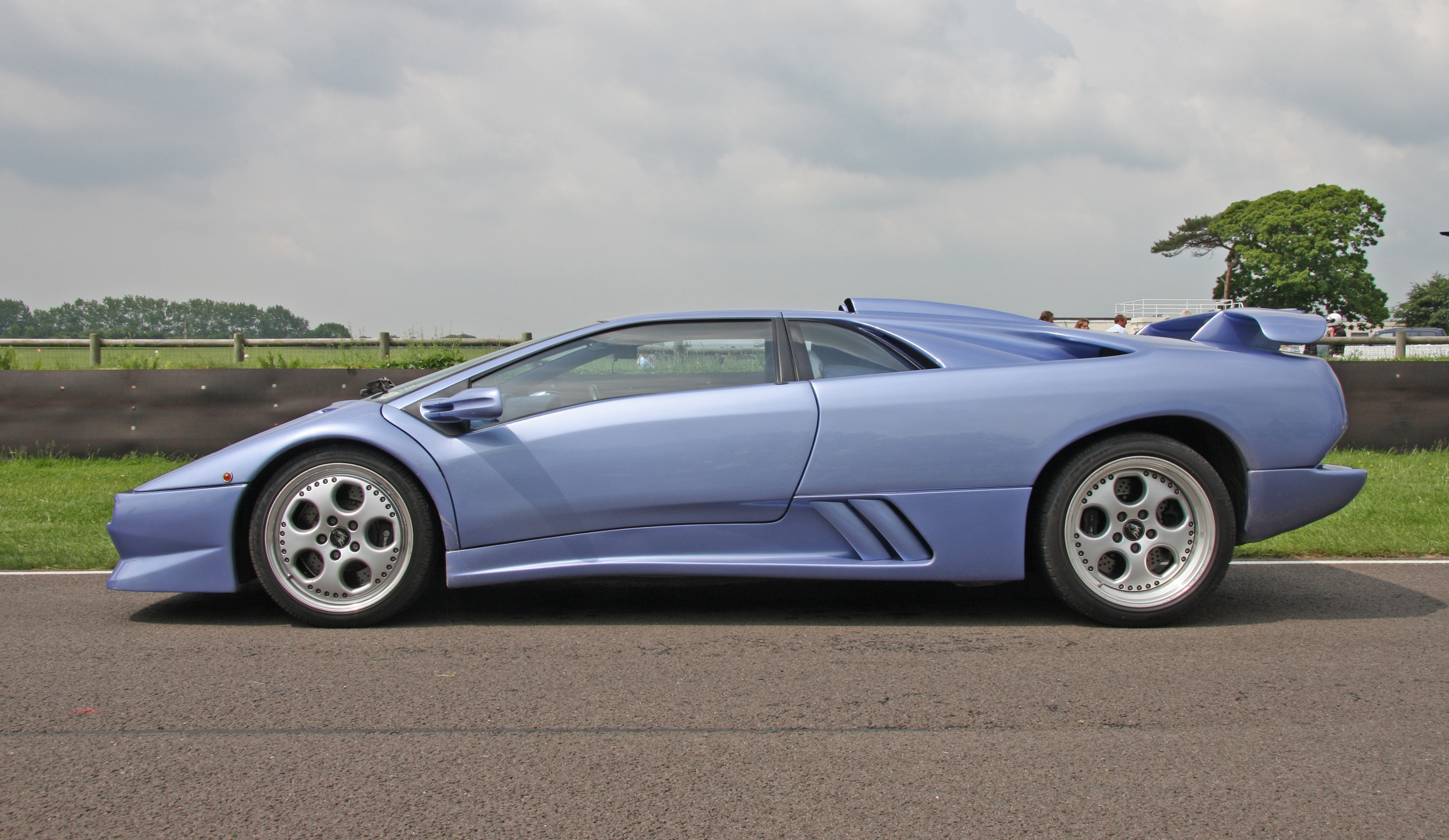 Download File:Lamborghini Diablo SV - Flickr - exfordy.jpg - Wikimedia Commons