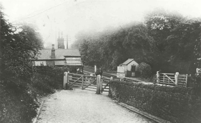 File:Level crossing at Middlewood c.1910.jpg