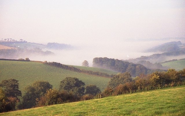 File:Looking towards Kingsnympton - geograph.org.uk - 992813.jpg