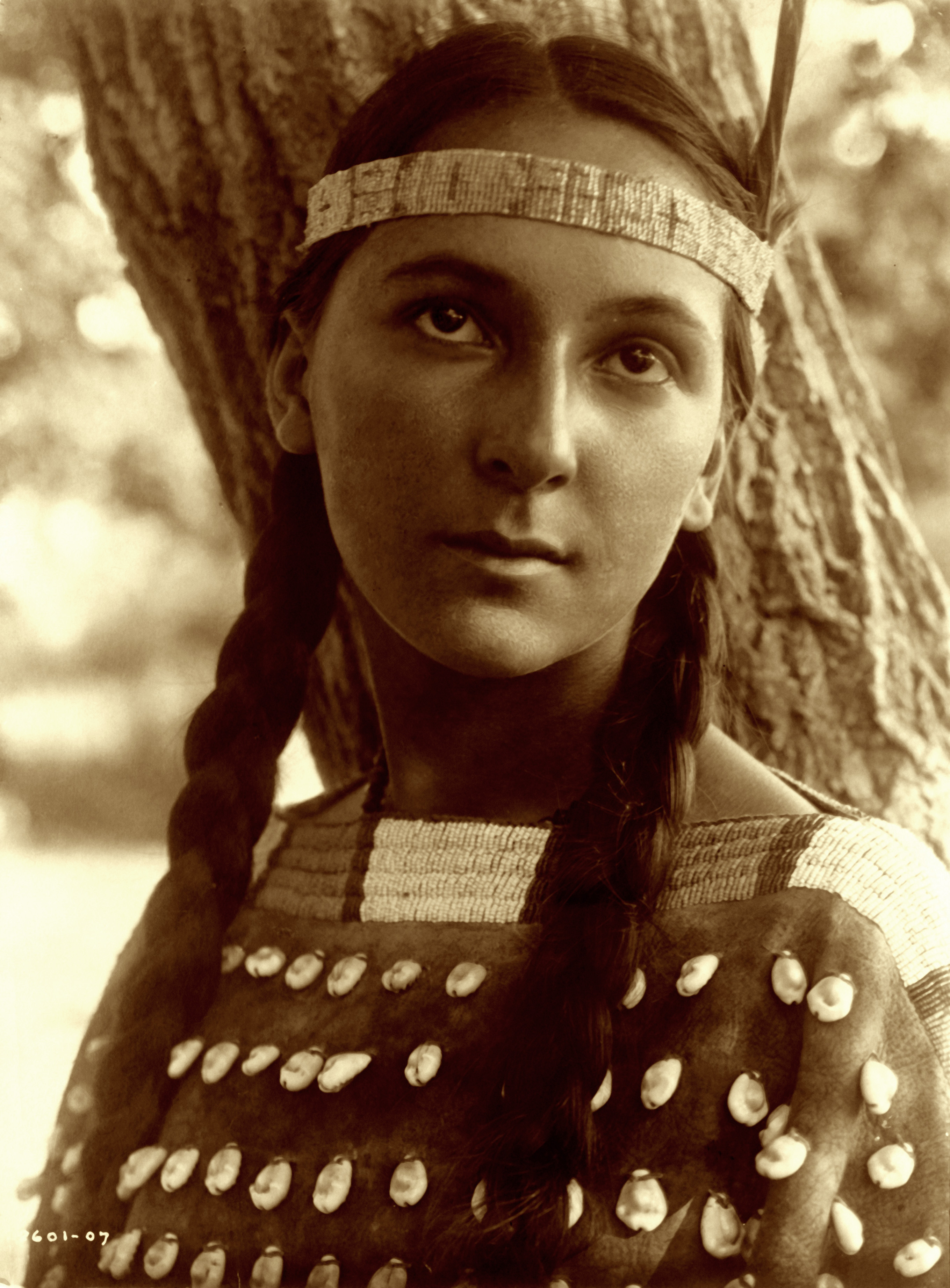 Женщина индеец. Племя Дакота. Дакота индейцы женщины. Sioux Dakota. Индеанки Шайенны.