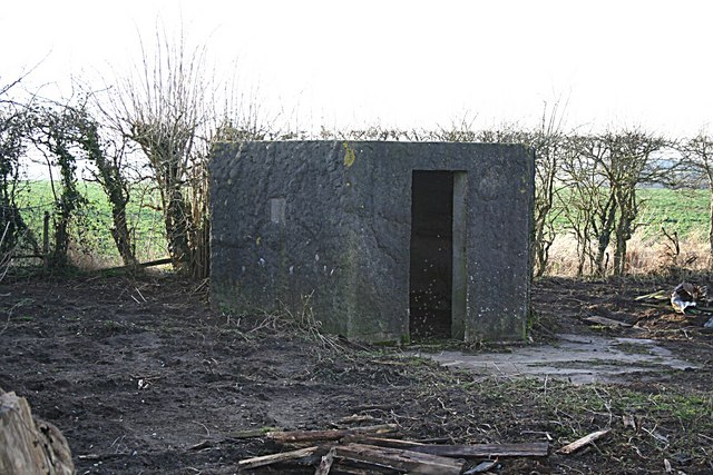 File:Mill House Farm pill box - geograph.org.uk - 707753.jpg