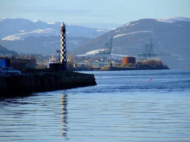 File:Mirren Shore lighthouse and The Great Harbour - geograph.org.uk - 2191730.jpg