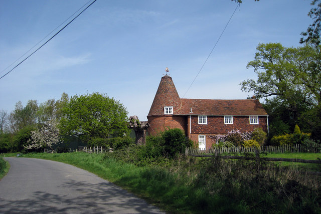 File:Oast House, Leacon Hall, Warehorne, Kent - geograph.org.uk - 786934.jpg
