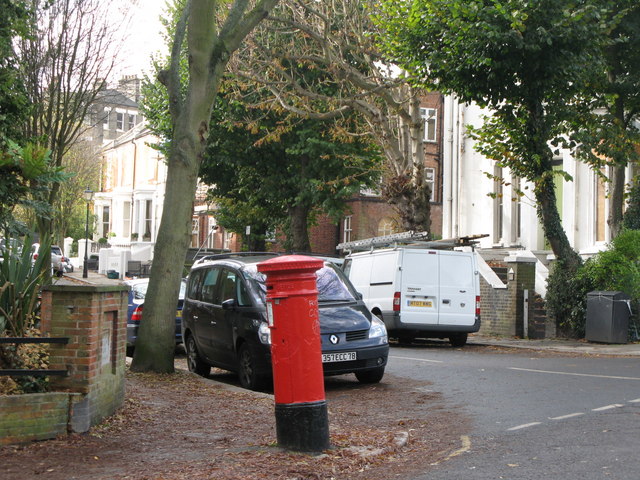 File:Pilgrim's Lane, NW3 - geograph.org.uk - 1068019.jpg