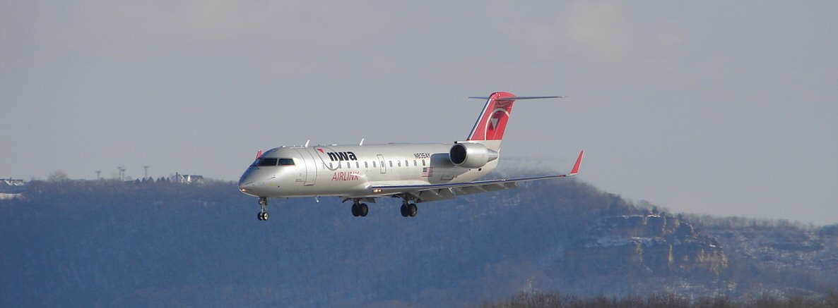 Pinnacle CRJ on final rwy 36 (394132078).jpg