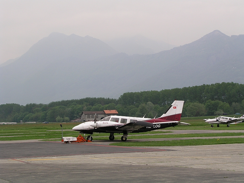 File:Piper PA-34-200T Seneca II in Locarno.jpg