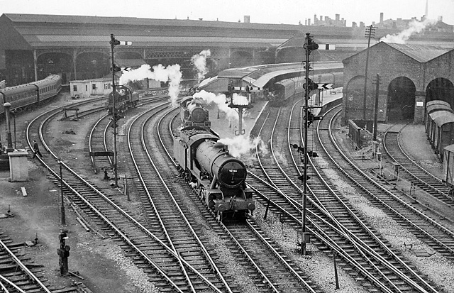 File:Preston 7 railway station 2039787 d579c3c3.jpg