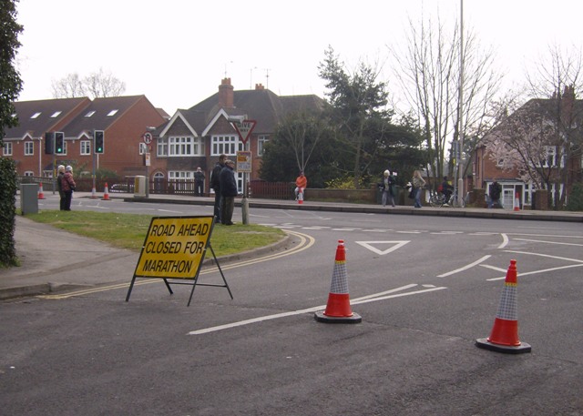 File:Reading half marathon - geograph.org.uk - 986083.jpg