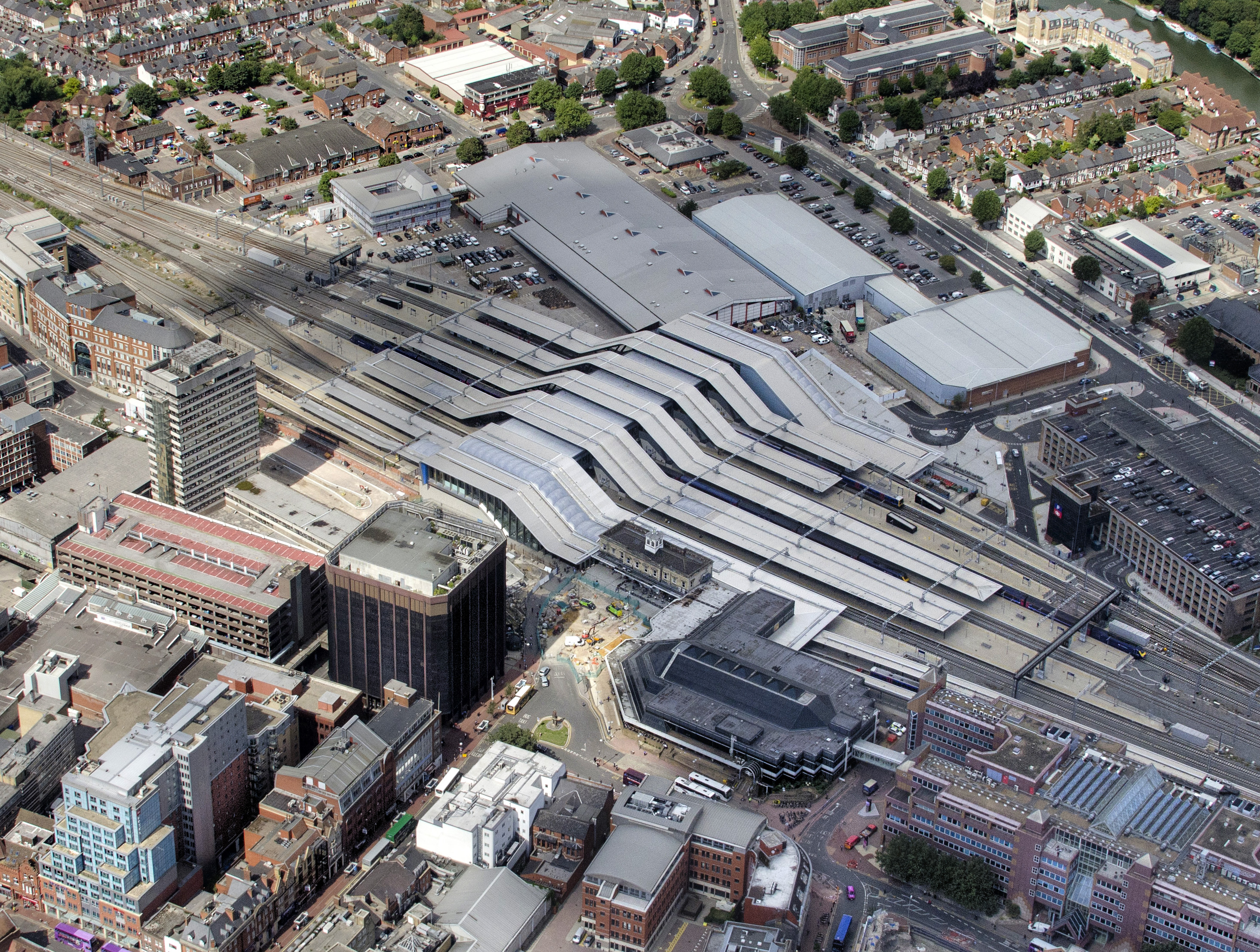 File:Reading railway station aerial, August 2014.jpg 