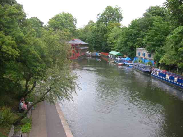 File:Regents Canal with the Chinese Restaurant - geograph.org.uk - 31894.jpg