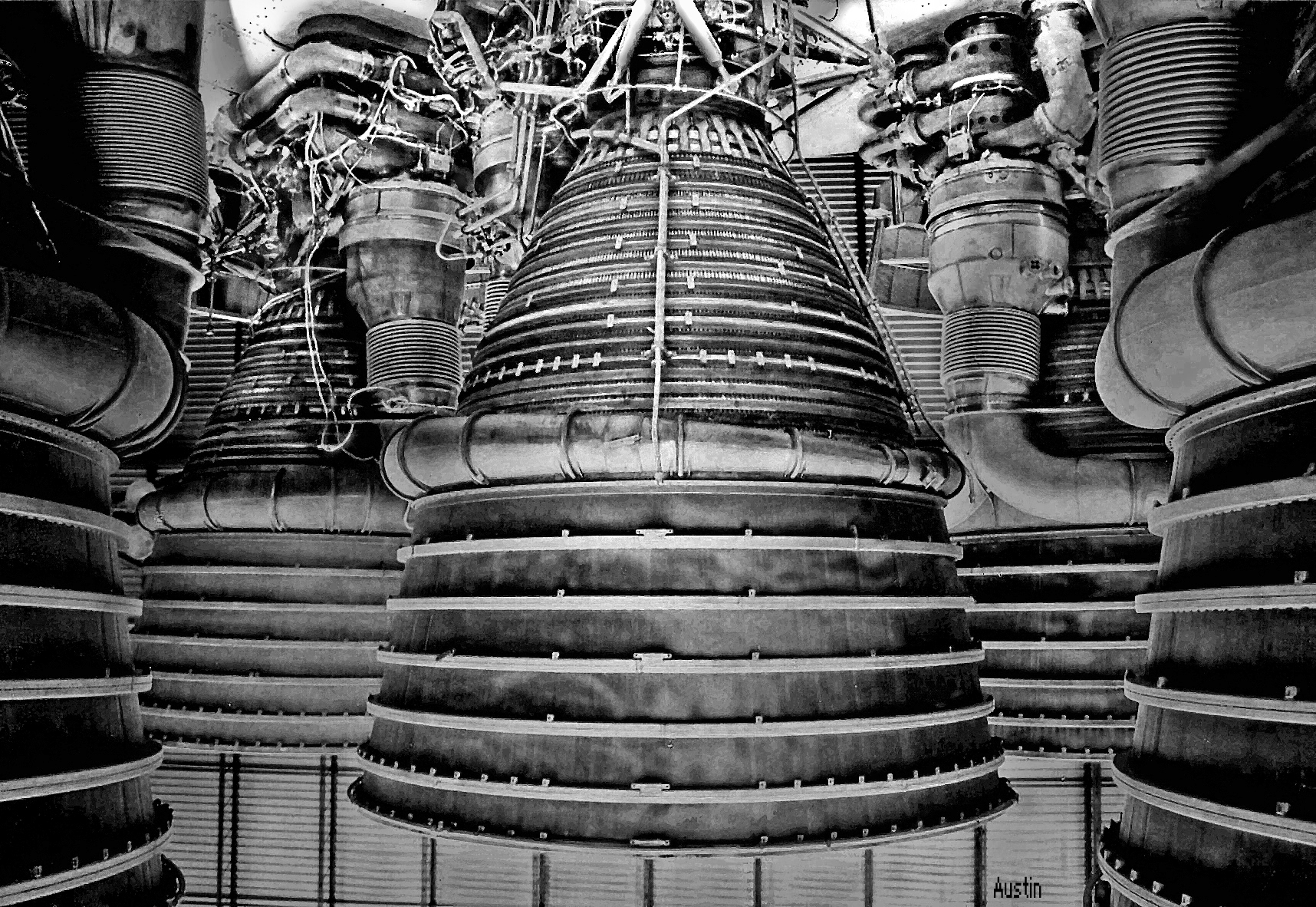 Grinding engine. Saturn 5 f1 Factory. Двигатель Сатурн 5. Двигатель ф-1 ракета Сатурн 5.