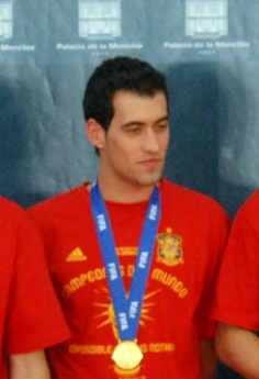 Busquets na het winnen van de wereldbeker in 2010.