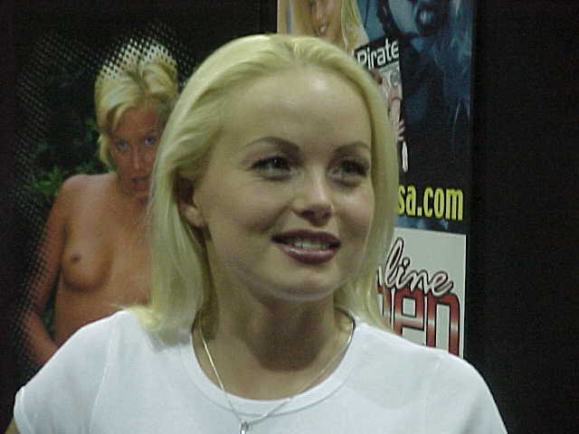 File:Silvia Saint IA2000 Las Vegas 2.jpg