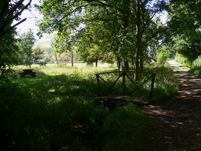 File:Small picnic area at Graffham - geograph.org.uk - 2036833.jpg