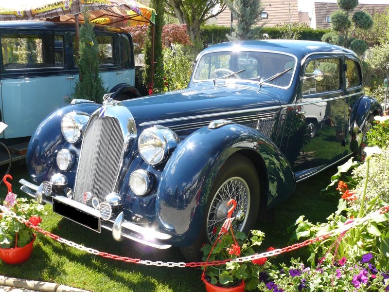 https://upload.wikimedia.org/wikipedia/commons/3/32/Talbot_Lago_T26_Record.jpg