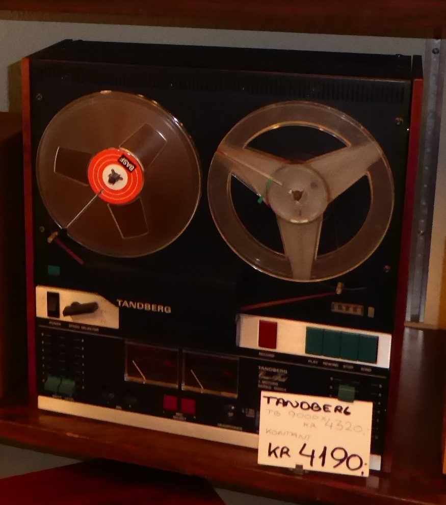 File:Tandberg 9000 tape recorder, 1972-1974.jpg - Wikimedia Commons
