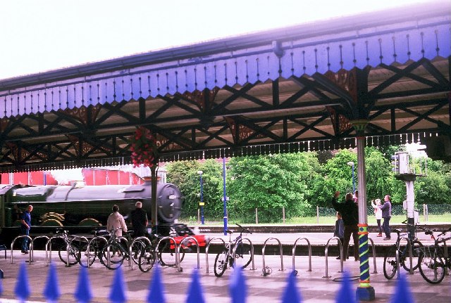 File:Twyford Station - geograph.org.uk - 16645.jpg