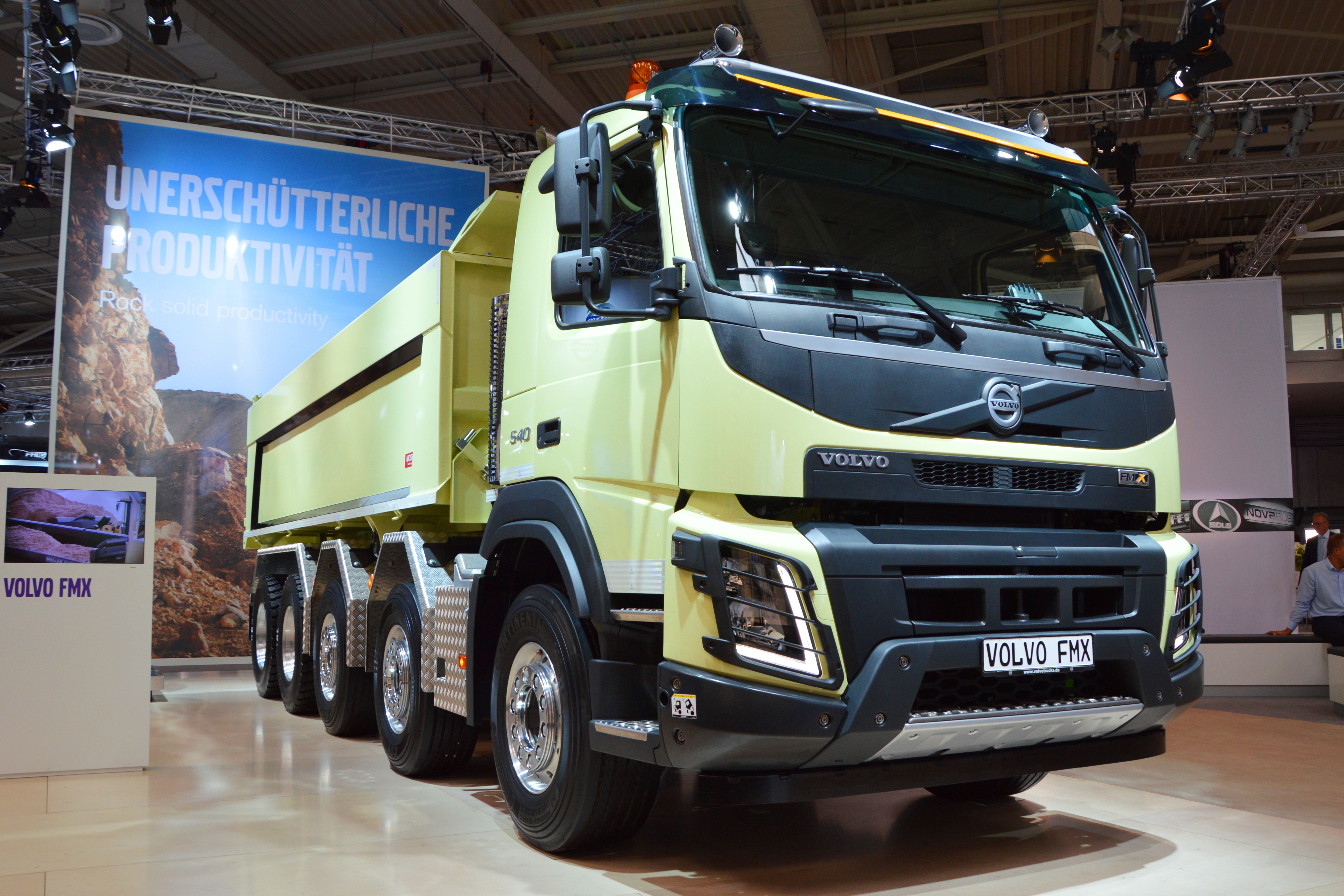 File:Volvo FMX 10x4 dump truck 2014. Spielvogel 2.JPG - Wikimedia