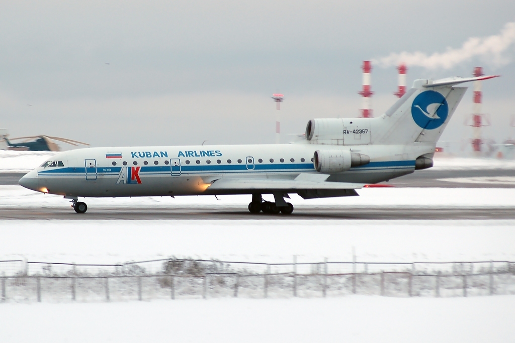 Як-42 Внуково. Yak-42 Vnukovo. Як 42 д авиакомпания космос. Авиалинии Кубани.