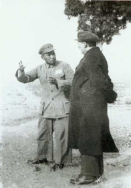 File:1952 maozedong and xu shiyou.jpg