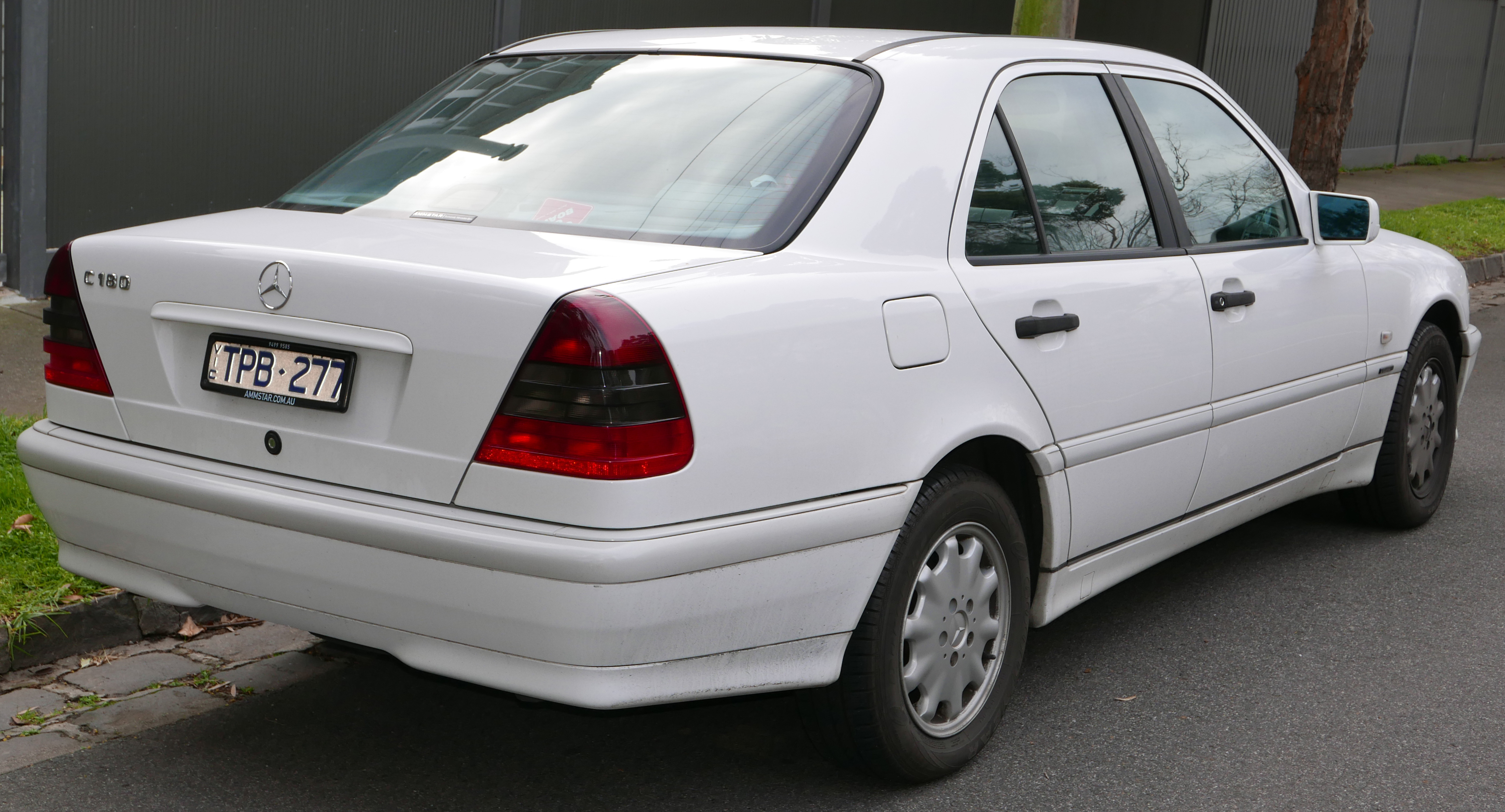 File:Mercedes Benz W202.jpg - Wikipedia