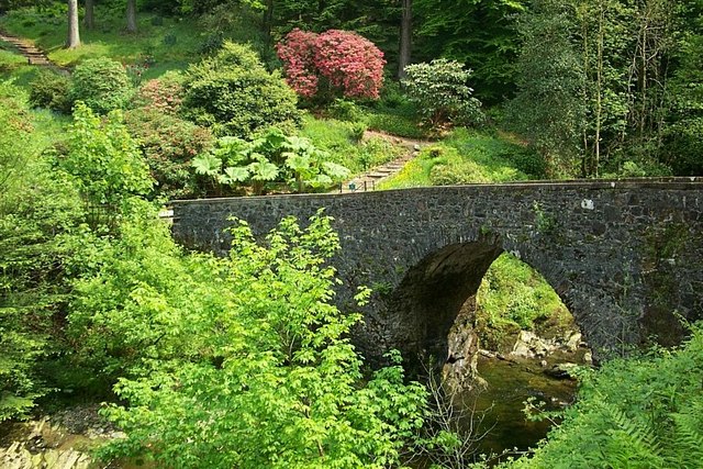 File:Ardkinglas Gardens, near Cairndow on Loch Fyne.jpg