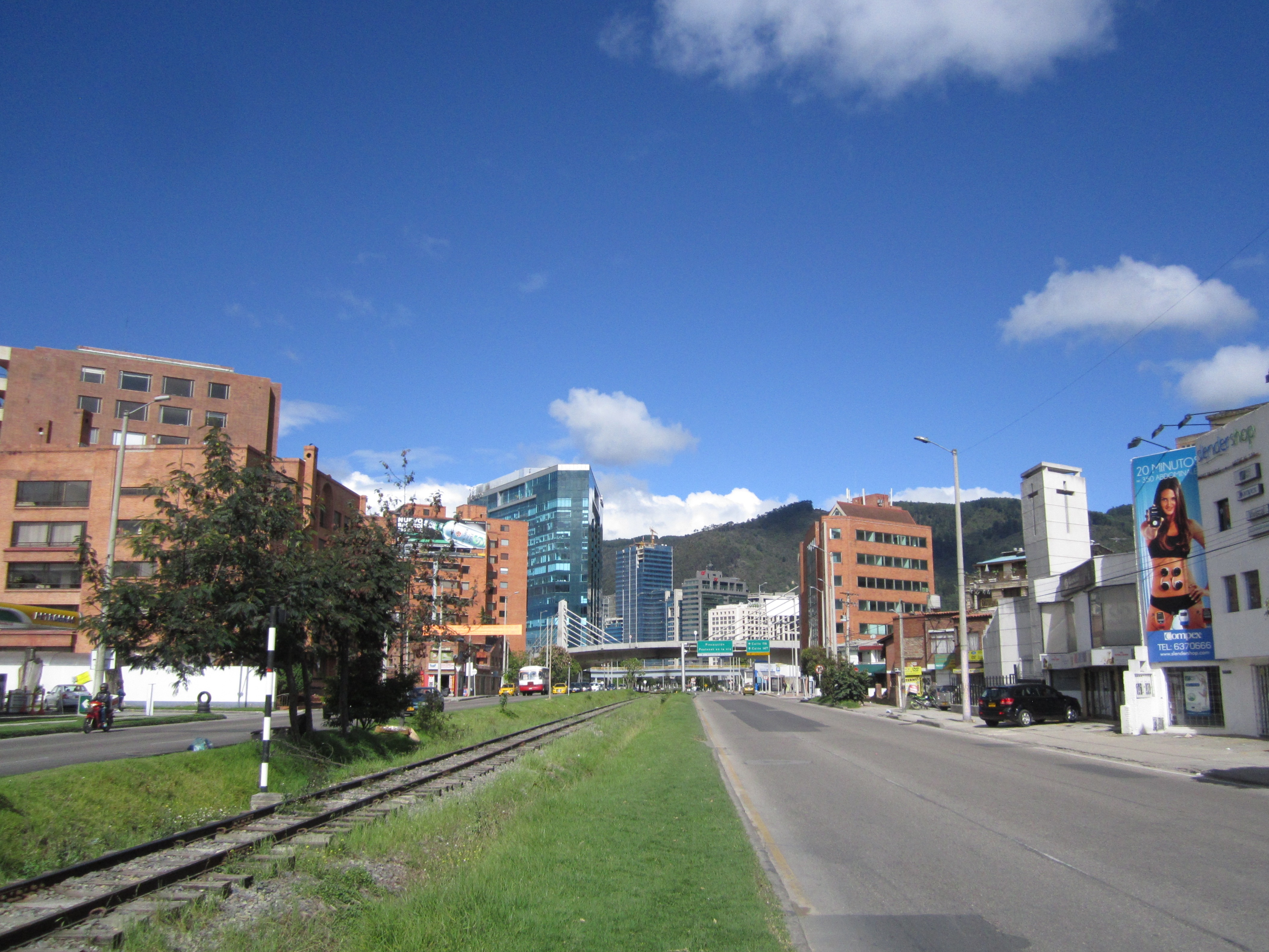 File:Avenida carrera 9 calle 104 Bogotá.JPG - Wikimedia Commons