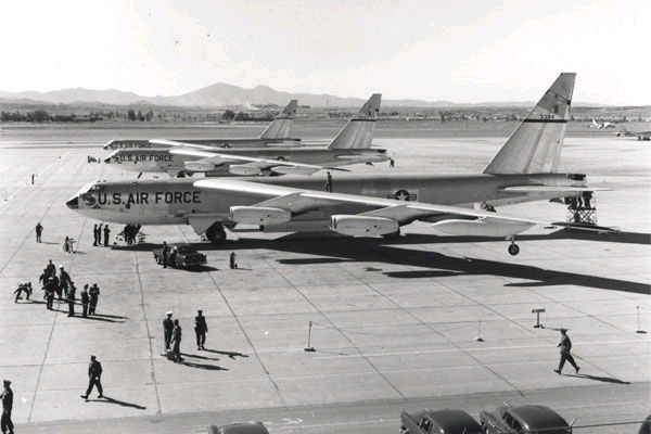 File:B-52-castleafb-1957.jpg