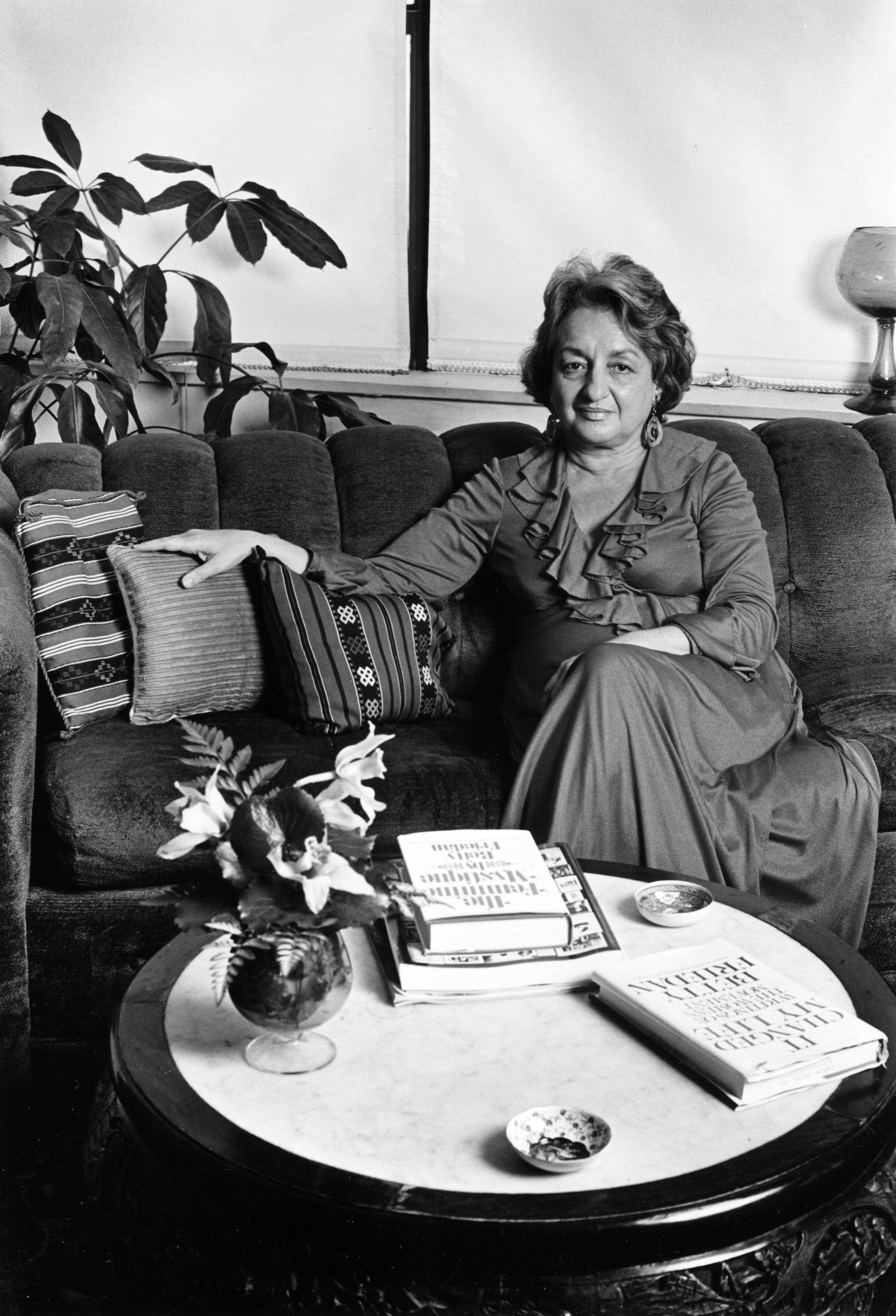 https://upload.wikimedia.org/wikipedia/commons/3/33/Betty_friedan_%C2%A9Lynn_Gilbert.jpg