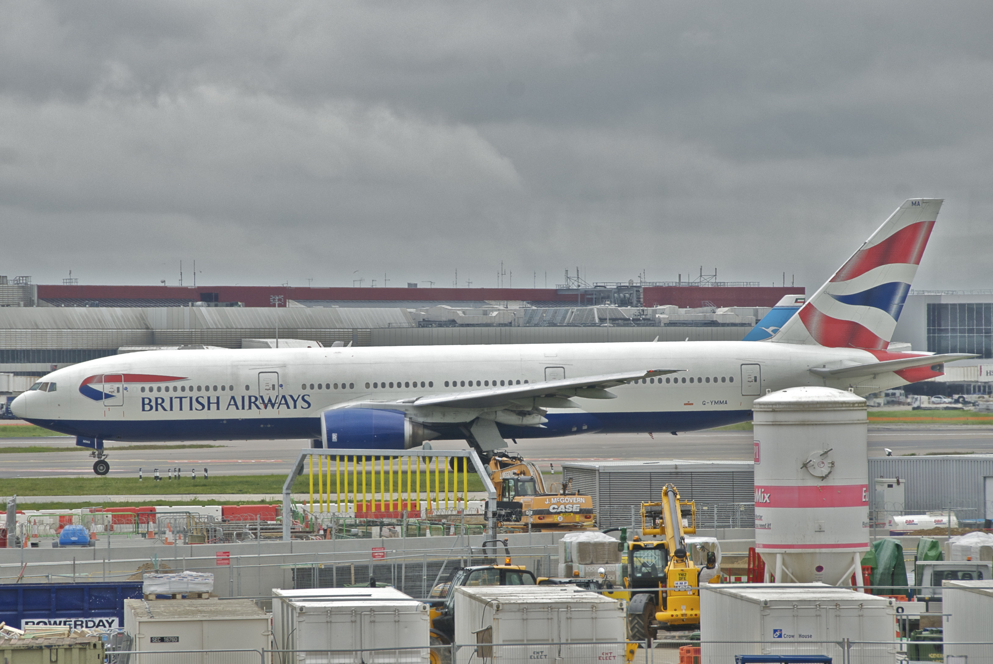 777 200er икар. Boeing 777-200er Икар. Рейс 5390 British Airways. British Airways в Шереметьево. Наземные службы аэропорта British Airways.