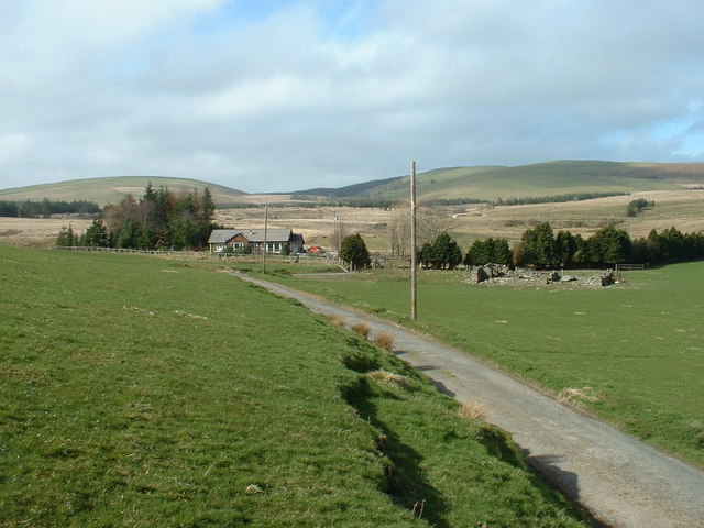 File:Bungalows old and new - geograph.org.uk - 413411.jpg