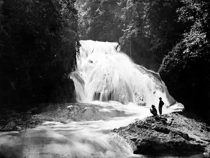 File:COLLECTIE TROPENMUSEUM Waterval Maras TMnr 10020595.jpg