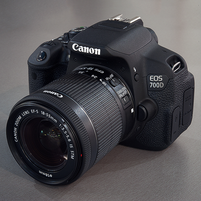 Cámara Réflex Canon EOS 700D +EF-S 18-55mm f/3.5-5.6 IS STM