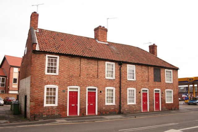 File:Cottages on London Road - geograph.org.uk - 732411.jpg