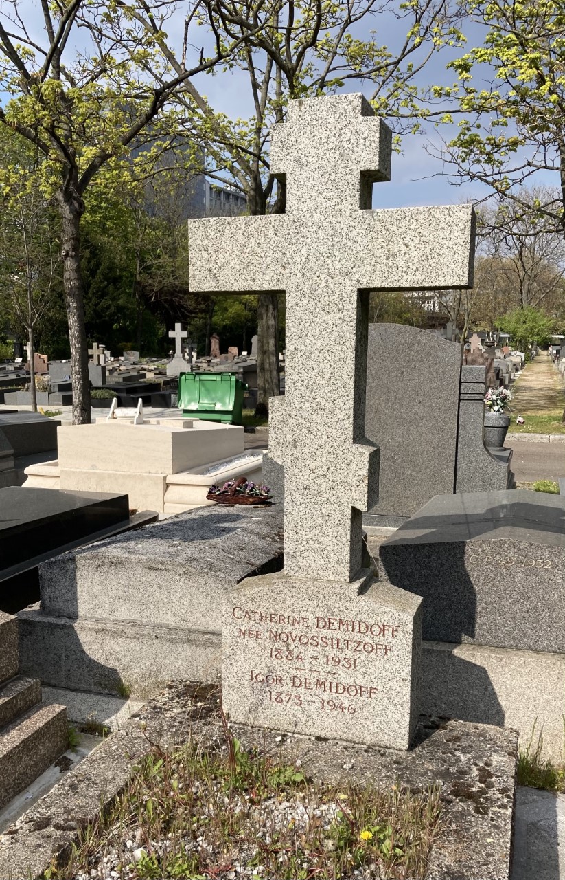 Demidov's grave in [[Batignolles Cemetery