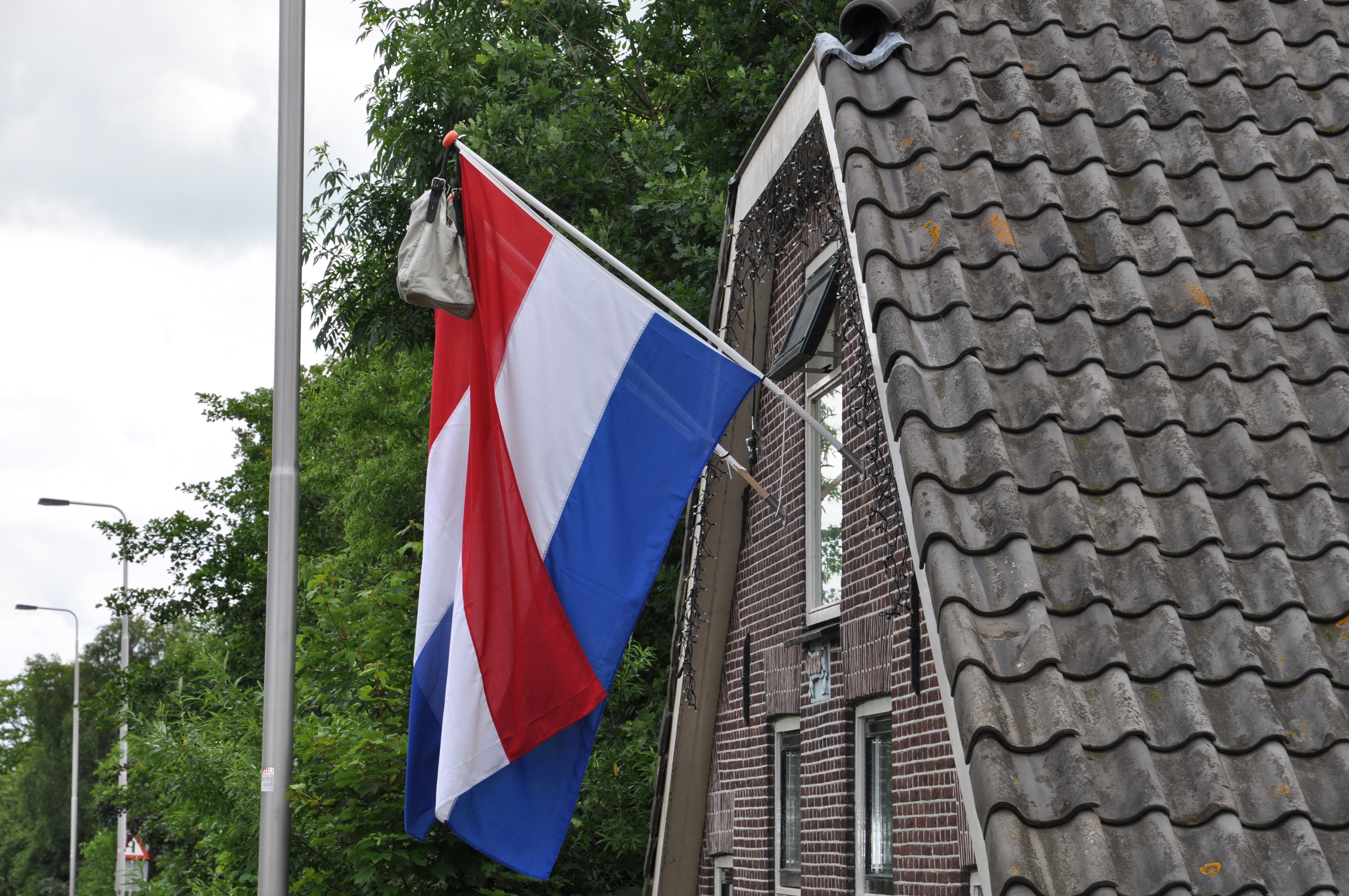 vlag met tas.JPG - Wikimedia Commons