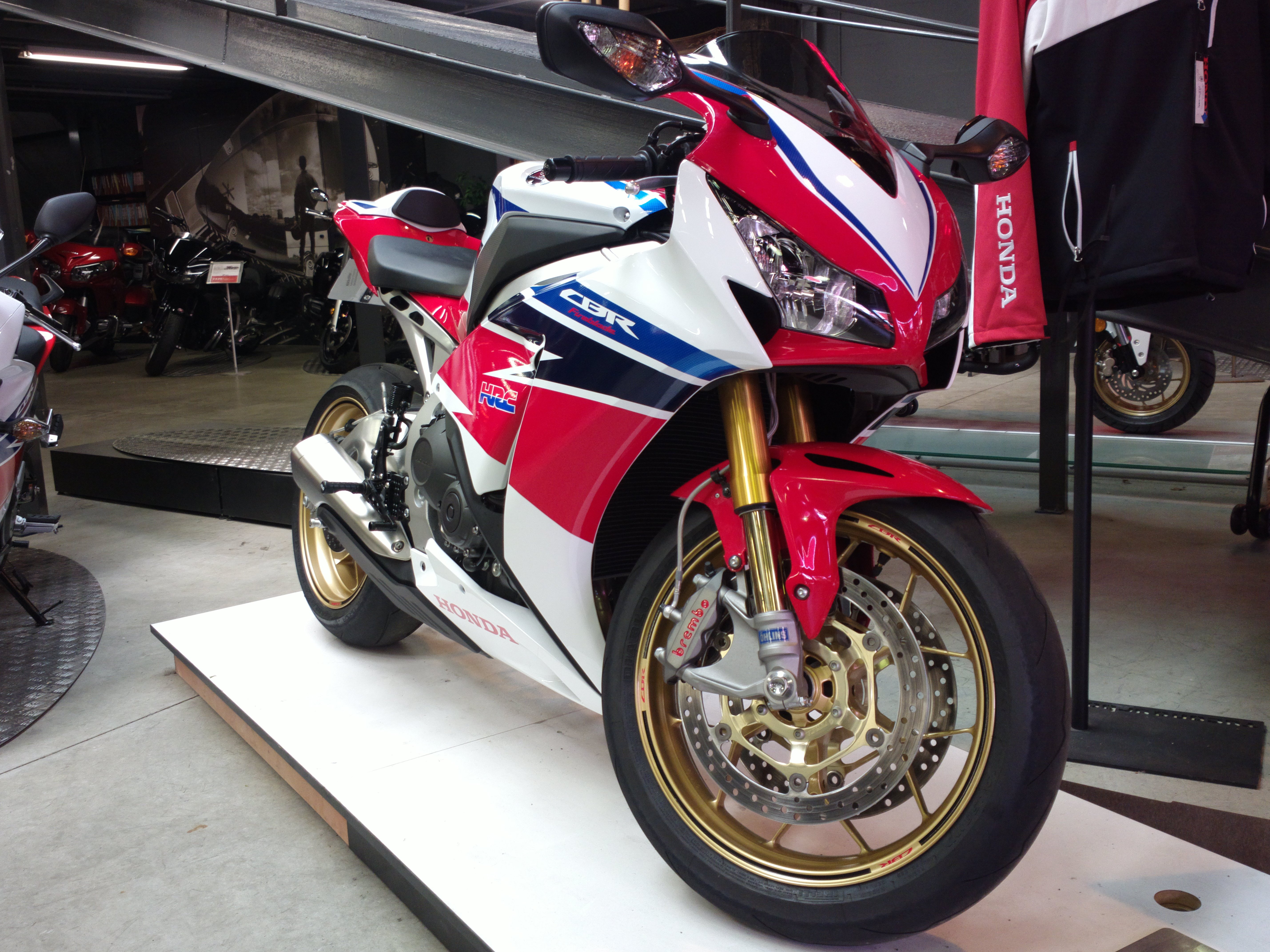 File:Honda CBR 1000 RR SP 2014-07.jpg - Wikimedia Commons