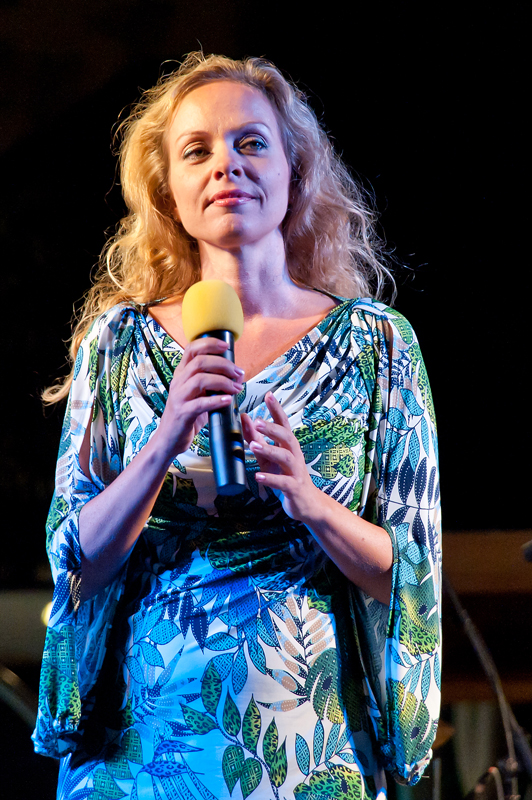 Karin Kuljanić - Maja Vučić (The singing shrinks' battle). 