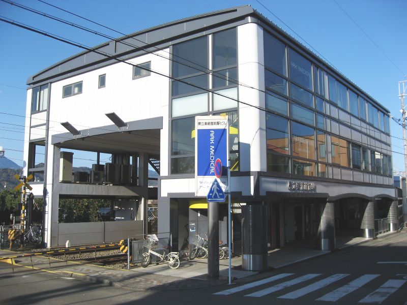 File:KenritsuBijutsukanmae-Station.jpg