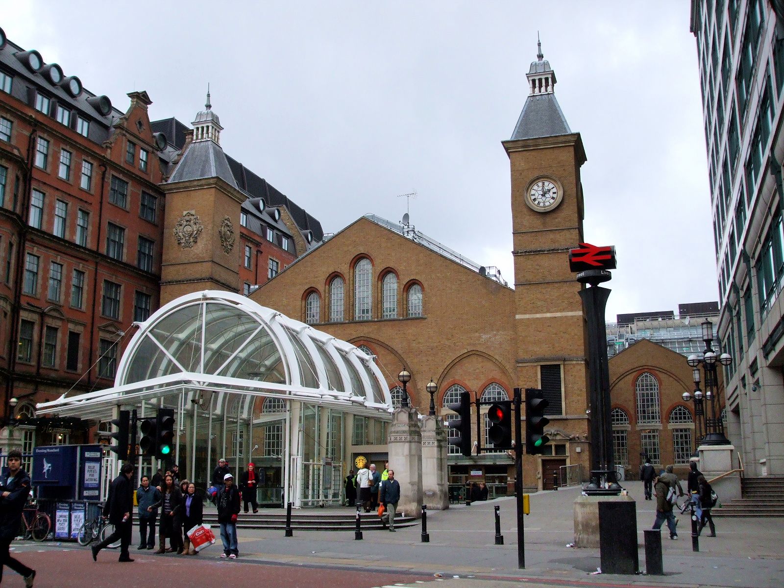 Liverpool Street station entrance Bishopsgate.JPG