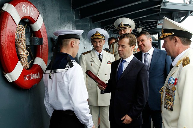 File:Mevedev and Admiral Vladimir Vysotsky 1.jpeg