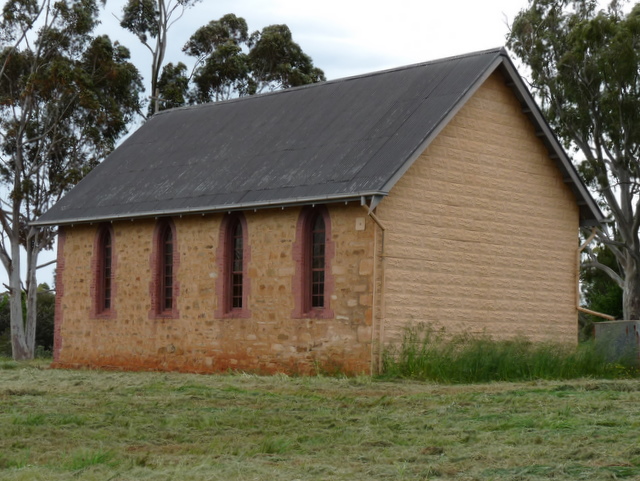 File:Mintaro church 1.JPG