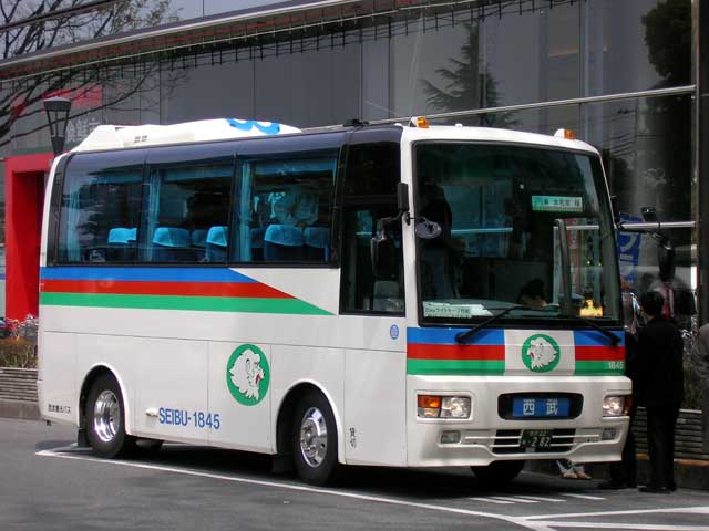 Nissan Diesel Space Runner 7