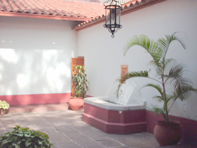 File:Patio secundario.JPG