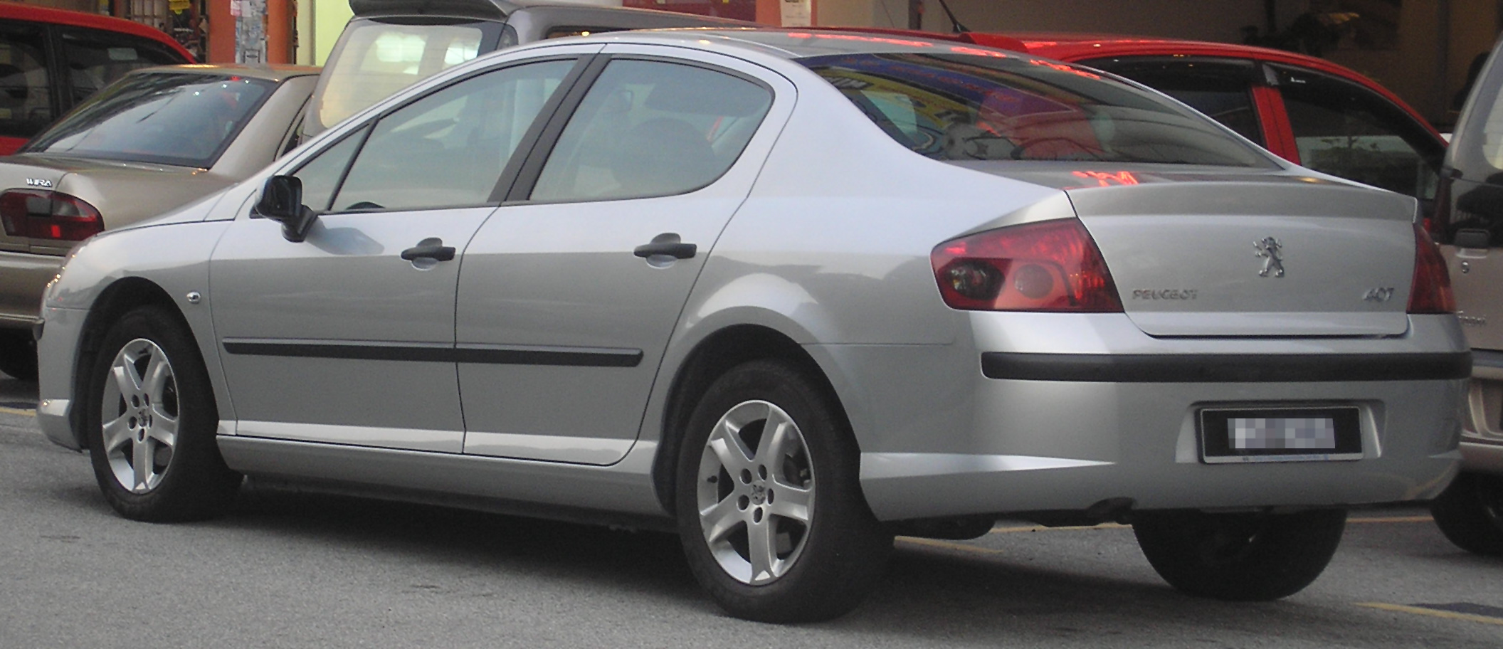 Archivo:Peugeot 407 (first generation) (rear), Serdang.jpg