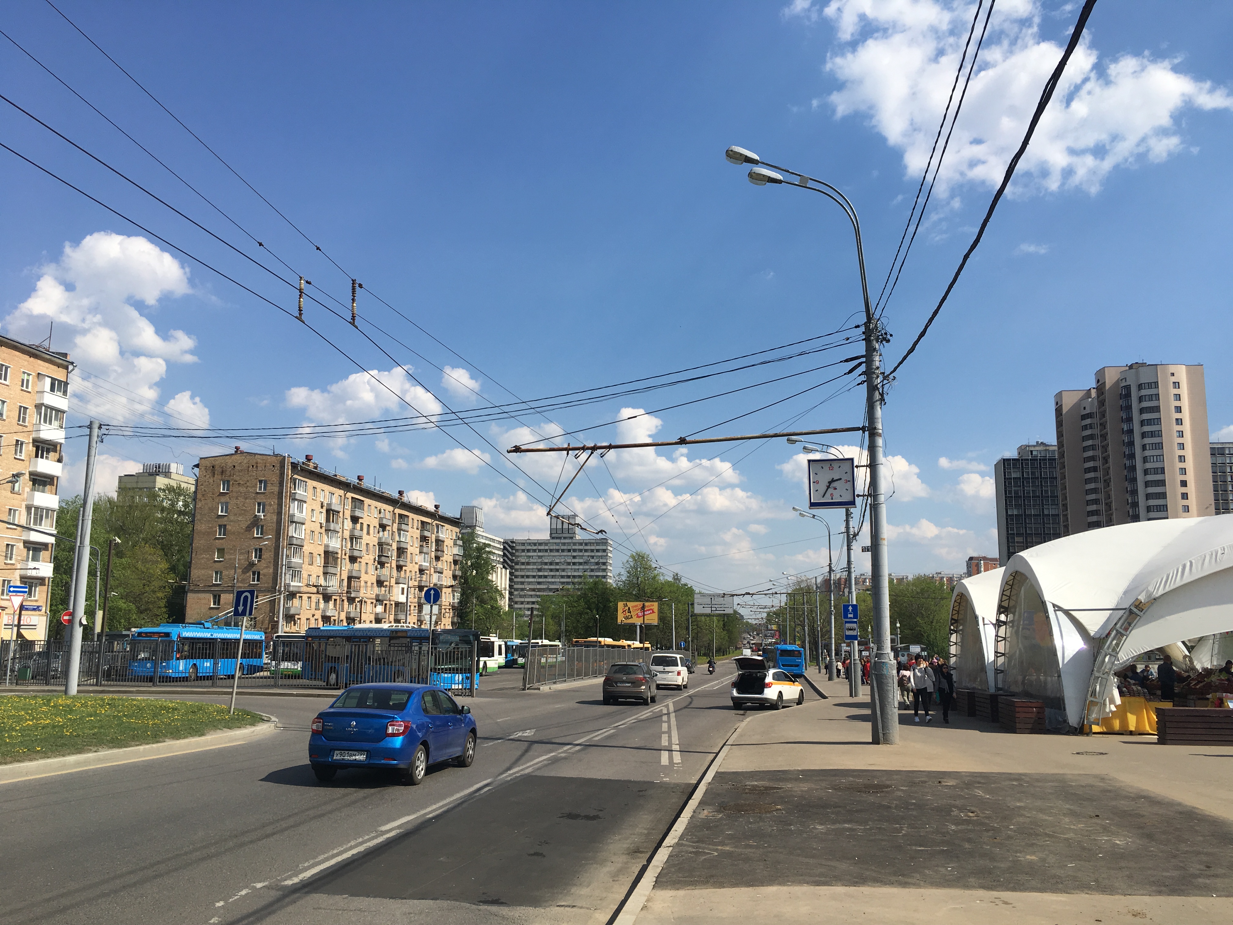 Фото ул высокая. Профсоюзная улица Москва дом 82. М Профсоюзная панорама. Москва Покровская 39. Метро Профсоюзная рынок.