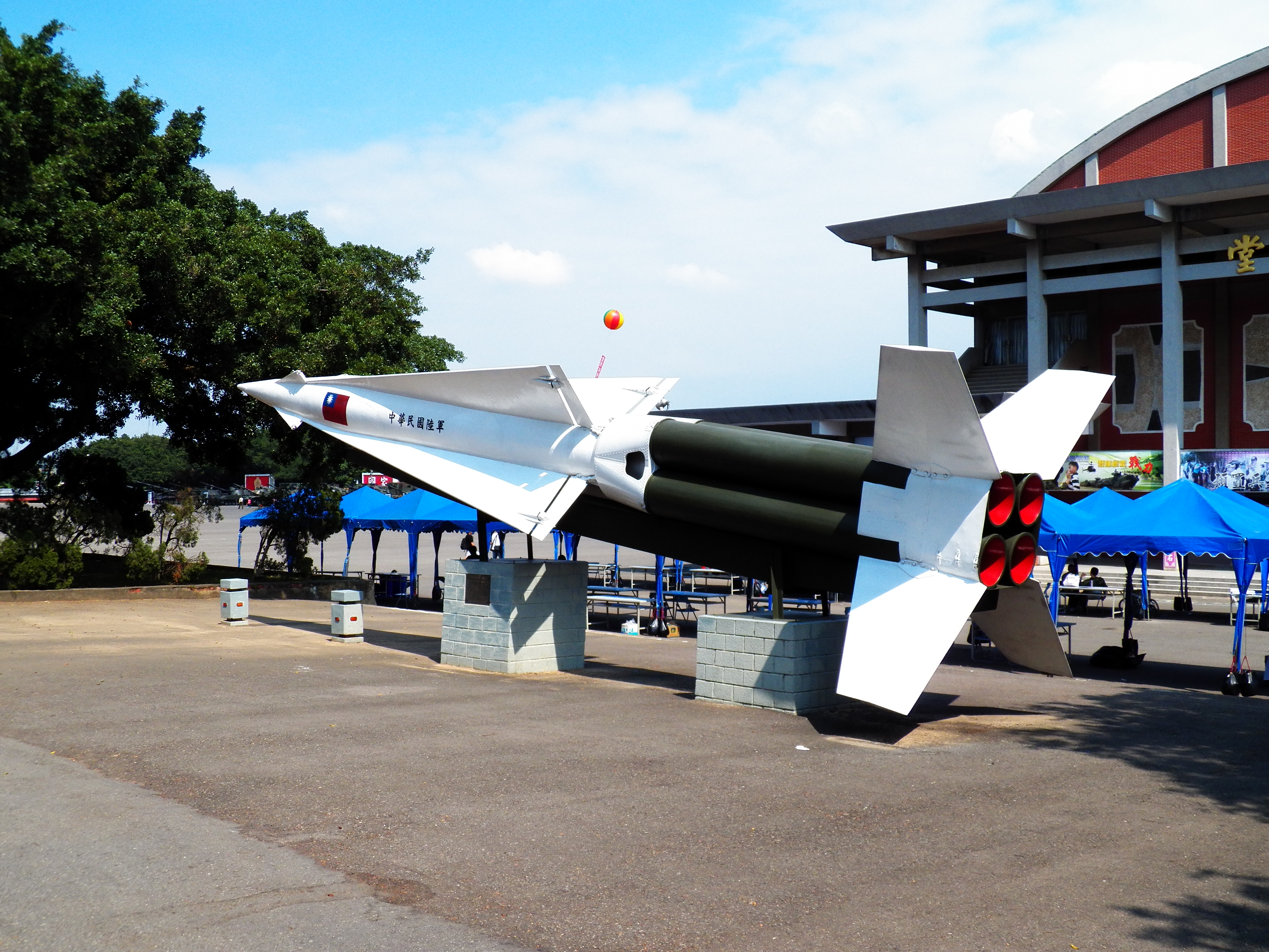 ROCA_Nike_Missile_at_Zhong_Zheng_Hall_of_Chengkungling_20121006.jpg