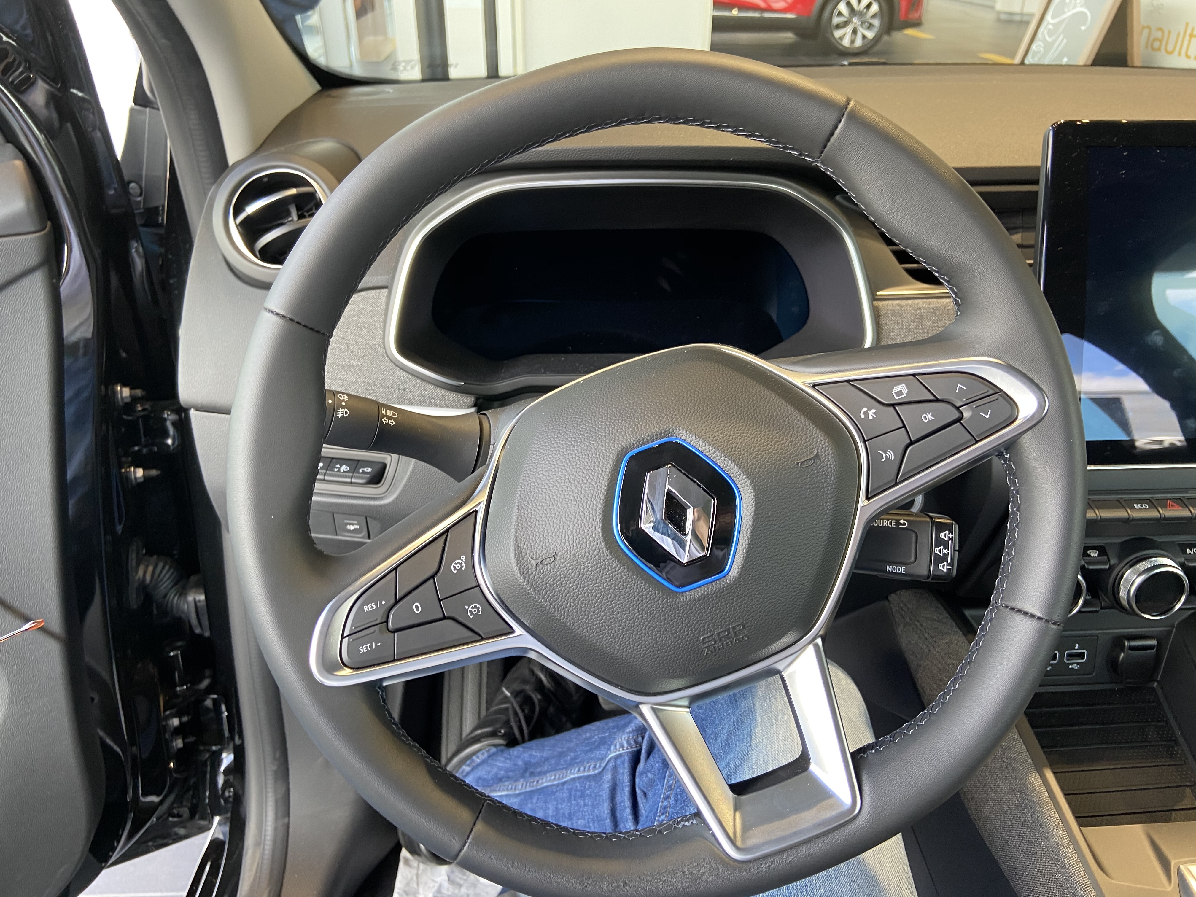 File:Renault ZOE Cockpit.jpg - Wikipedia